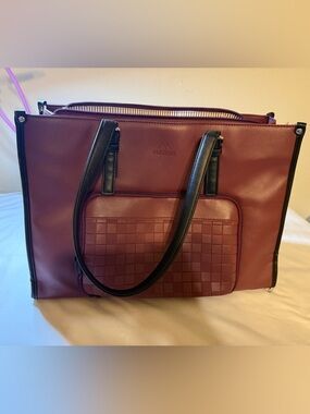 Matein Burgundy Work Tote with Black Handles insulated front pocket.
